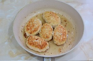 Куриные котлеты с начинкой из сыра и зелени