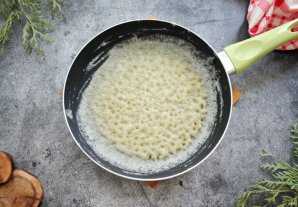 Мясная лазанья с грибами и соусом "Бешамель"